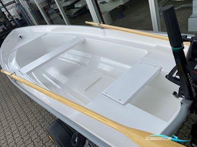 Ryds 398 Jolle Med 6 hk Mercury 4 Takt og 500 kg Brenderup Bådtrailer - Demo Pris Dinghy 2024, Denmark