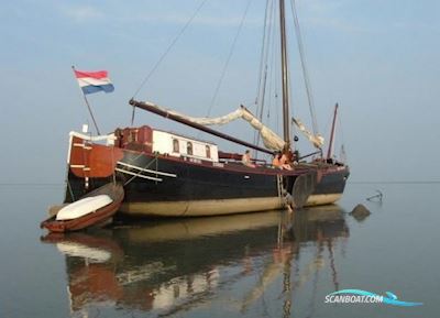 Klipperaak Met Vaste Ligplaats Almere Woonschip Zeilend Huizen aan water 1915, met Daf motor, The Netherlands