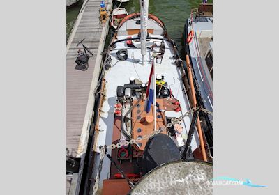 Sleepboot / Blusboot Bambi 16.58 met UCB  Hus- / Bobåt / Flodbåd 1952, med Bolnes<br />4KL lucht gestart motor, Holland