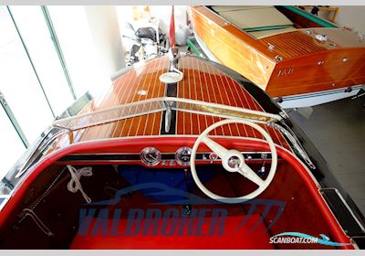Chris Craft Wood Motor boat 1950, with Chris Craft Hmc Cruise N Carry engine, Italy