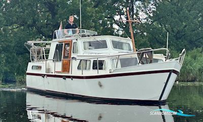 Hoekstra kruiser 980 Motor boat 1977, with Mercedes engine, The Netherlands