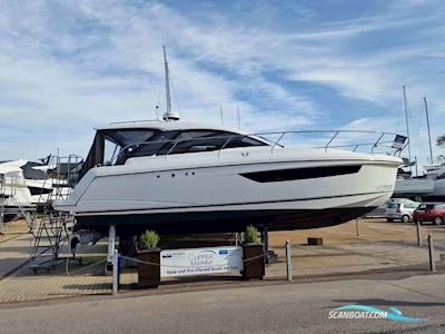 Sealine S330 Motor boat 2015, with Volvo Penta engine, United Kingdom