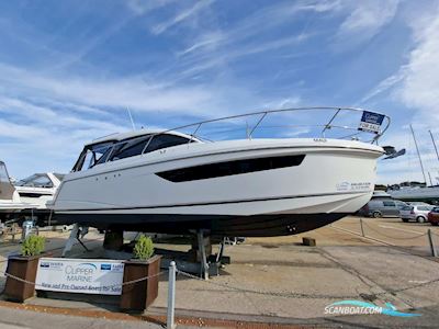 Sealine S330 Motor boat 2015, with Volvo Penta engine, United Kingdom