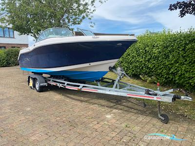 Unique Robalo R207 Dual Console Motor boat 2018, with Yamaha engine, United Kingdom