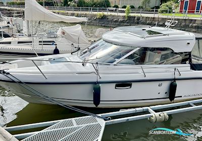 Aquador 25 HT Motorbåd 2019, med Mercruiser motor, Sverige