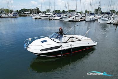 Bayliner VR5 Motorbåd 2017, med Mercruiser (4.5L) motor, England