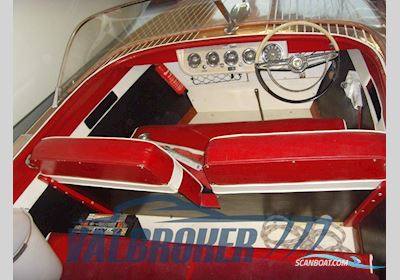 Chris Craft 19 Capri Motorbåd 1959, med Chris Craft V8 motor, Italien