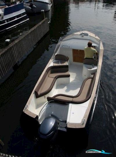 Oud Huijzer 700 Cabine Motorbåd 2023, Holland