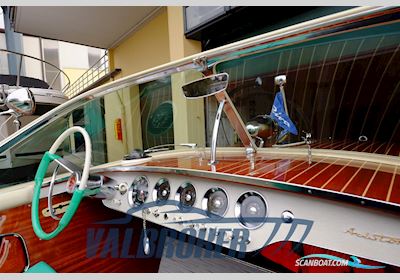 Riva Ariston Motorbåd 1961, med Chrysler motor, Italien