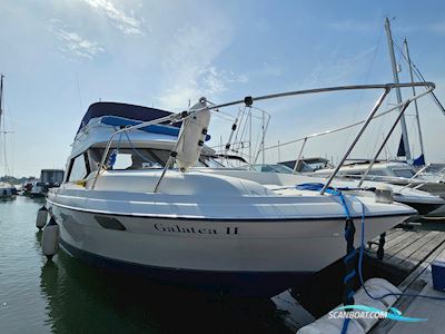 Bayliner 2556 Flybridge Motorboat 1990, with Mercruiser 5Ltr V8 engine, United Kingdom