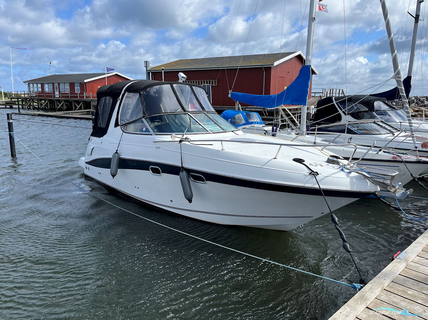 Four Winns 268 Vista Motorboat 2002, with Volvo Penta 8.1 GI-B engine, Denmark