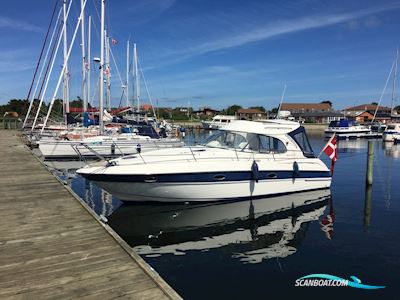 Bavaria 32 Sport HT Motorboot 2005, mit 2 x Volvo Penta D4
 motor, Dänemark