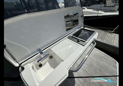 Bavaria R40 Coupe Motorboot 2023, mit Volvo Penta motor, England