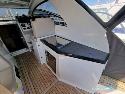 Sealine S330 Motorboot 2015, mit Volvo Penta motor, England