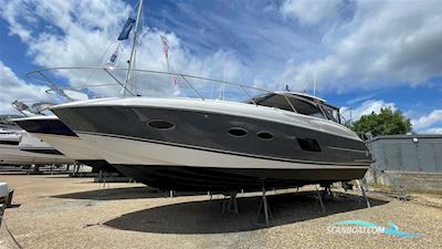 Princess V39 Motorboten 2013, met 2 x Volvo Penta D6 motor, United Kingdom