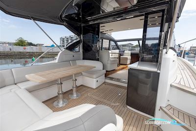 Princess Yachts V48 Motorboten 2016, met 2 x Volvo Ips 600 motor, United Kingdom