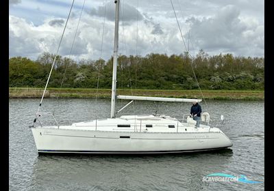 Beneteau Oceanis 311 Clipper Sailing boat 1999, with Volvp Penta engine, The Netherlands