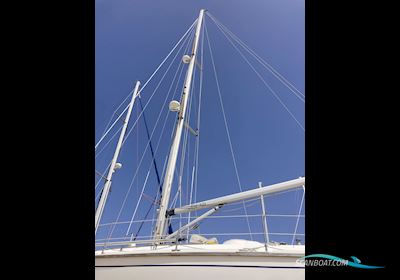 Westerly Ocean 37 – 2002 High Quality Yacht for family cruising and live-aboard. Sailingboat 2002, with Volvo Penta MD2040C engine, Portugal