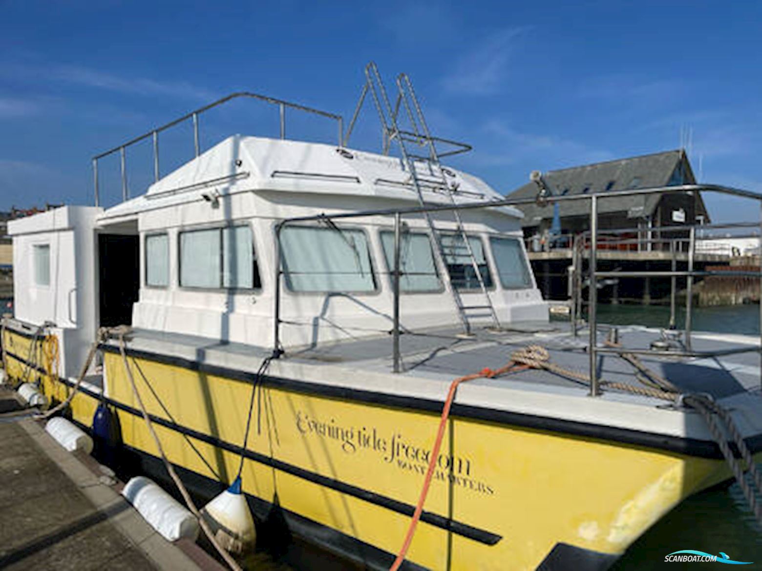 Houseboat Powercat 40 Converted to a Hausboot / Flussboot 2009, England