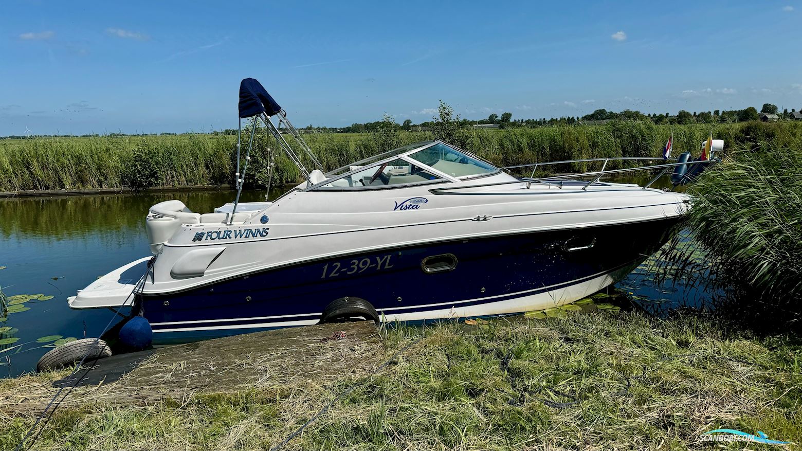 Four Winns 248 Vista Motorboat 2005, with Volvo Penta engine, The Netherlands