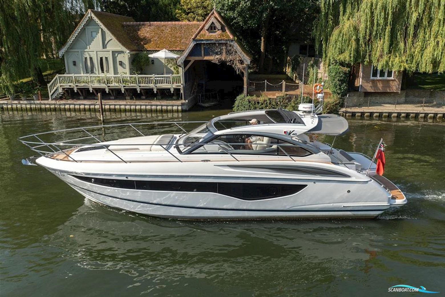 Princess V40 Motorboot 2021, mit 2 x Volvo D6-340 motor, England