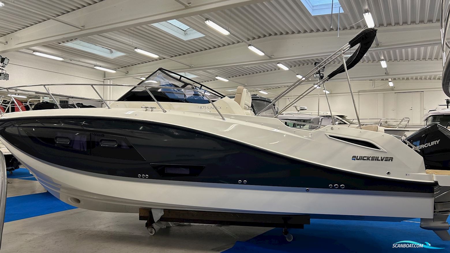 Quicksilver Activ 875 Sundeck Motorboot 2025, mit Mercury 300 hk Verado motor, Dänemark