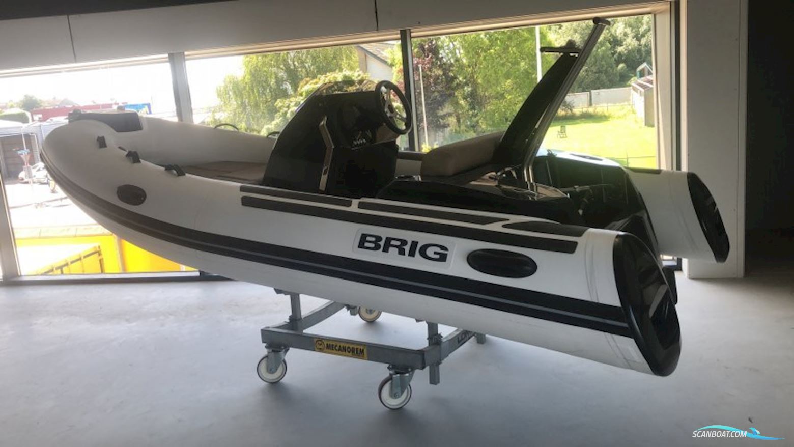 Brig Eagle 4 Wit Valmex Zwarte Hull Rubberboten en ribs 2023, met Honda motor, The Netherlands