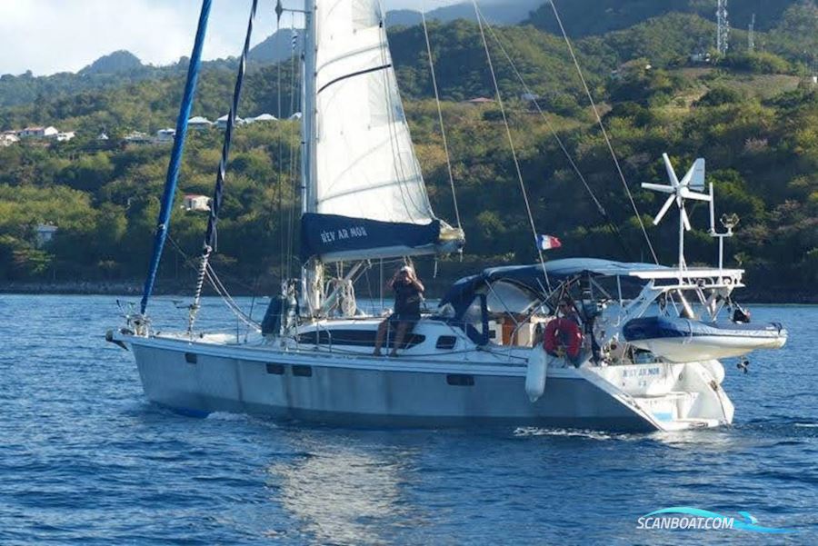 Ovni 395 Sailingboat 2005, with Volvo Penta D2 - 55 engine, Martinique