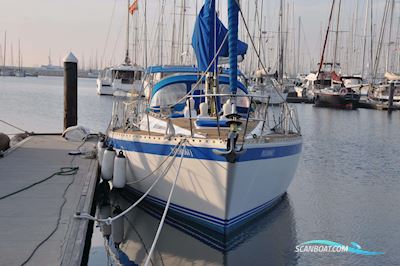 Wauquiez Centurion 42 Sailingboat 1990, with 
            Perkins Sabre M50
 engine, Spain