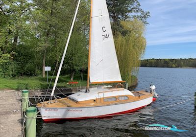 Jollenkreuzer Segelbåt 1974, med Honda motor, Tyskland