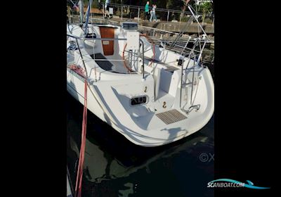 Beneteau Oceanis 323 Segelbåt 2005, med Yanmar Diesel motor, Frankrike